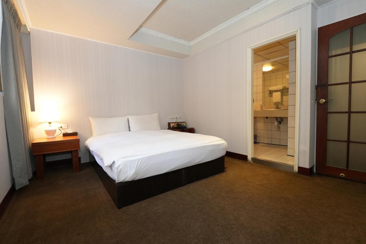 Meworld Hotel - Sanchong 타이베이 외부 사진