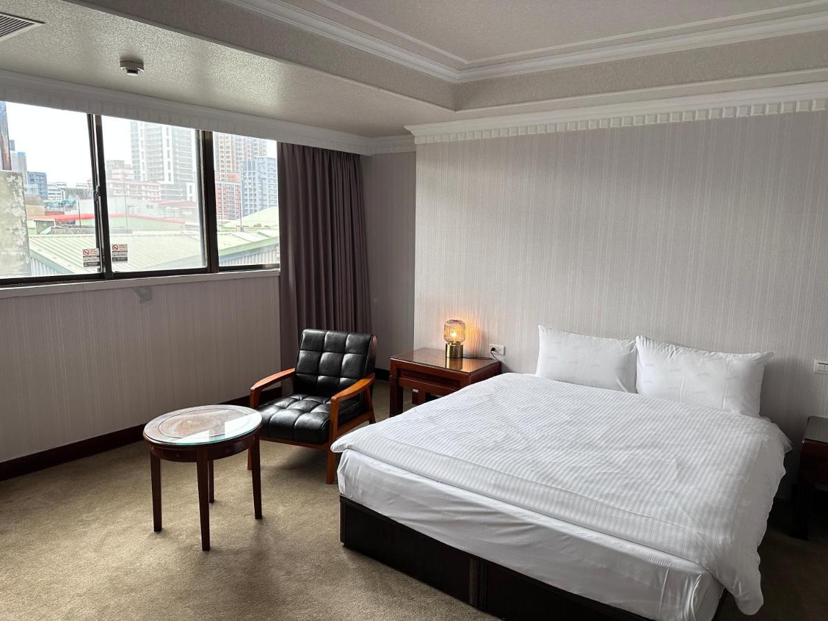 Meworld Hotel - Sanchong 타이베이 외부 사진