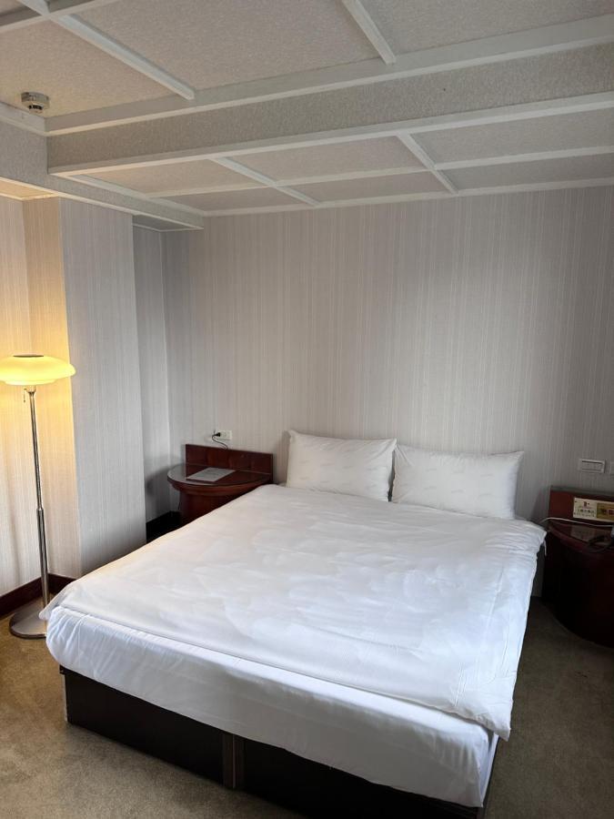 Meworld Hotel - Sanchong 타이베이 외부 사진