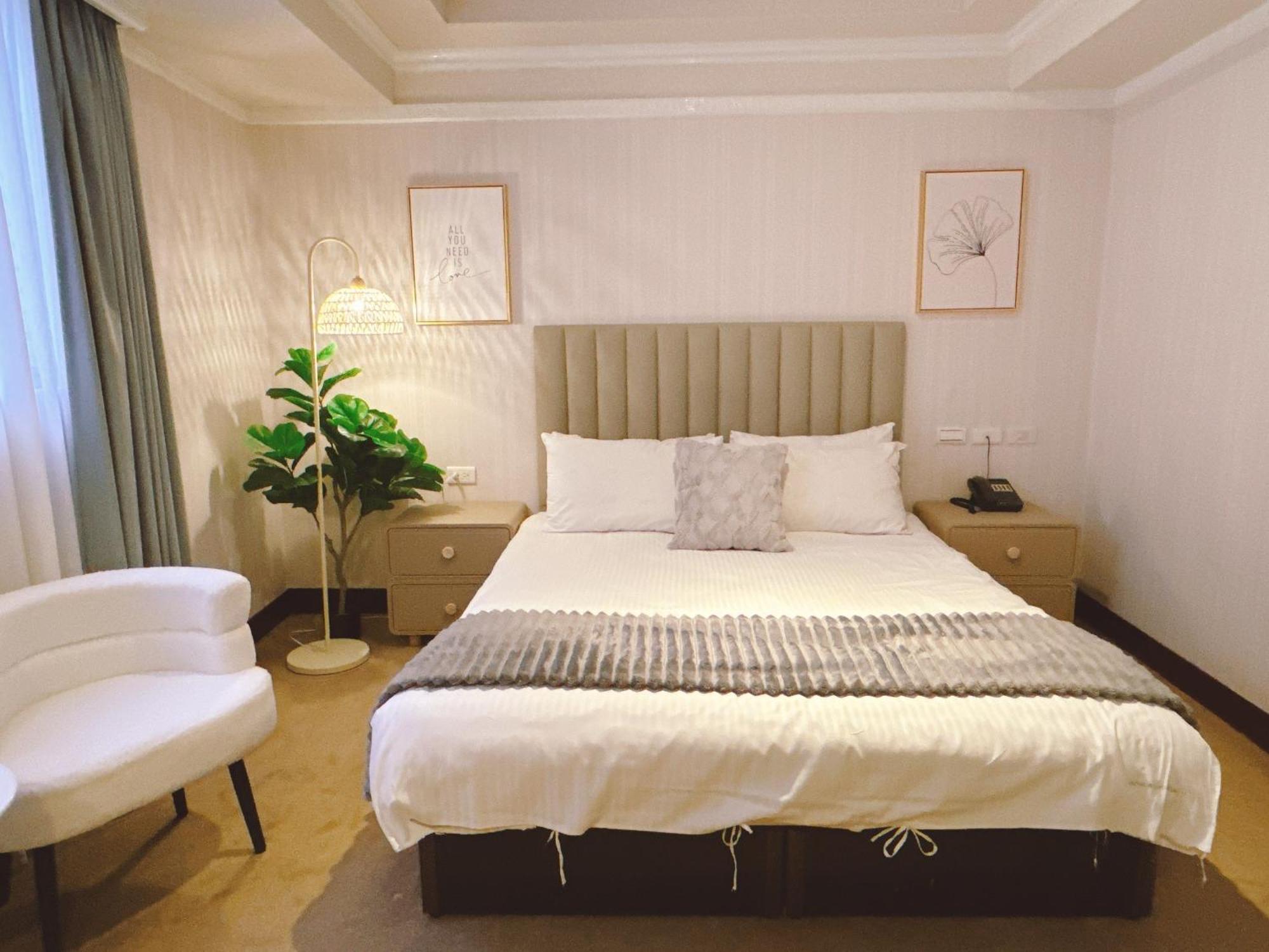 Meworld Hotel - Sanchong 타이베이 외부 사진