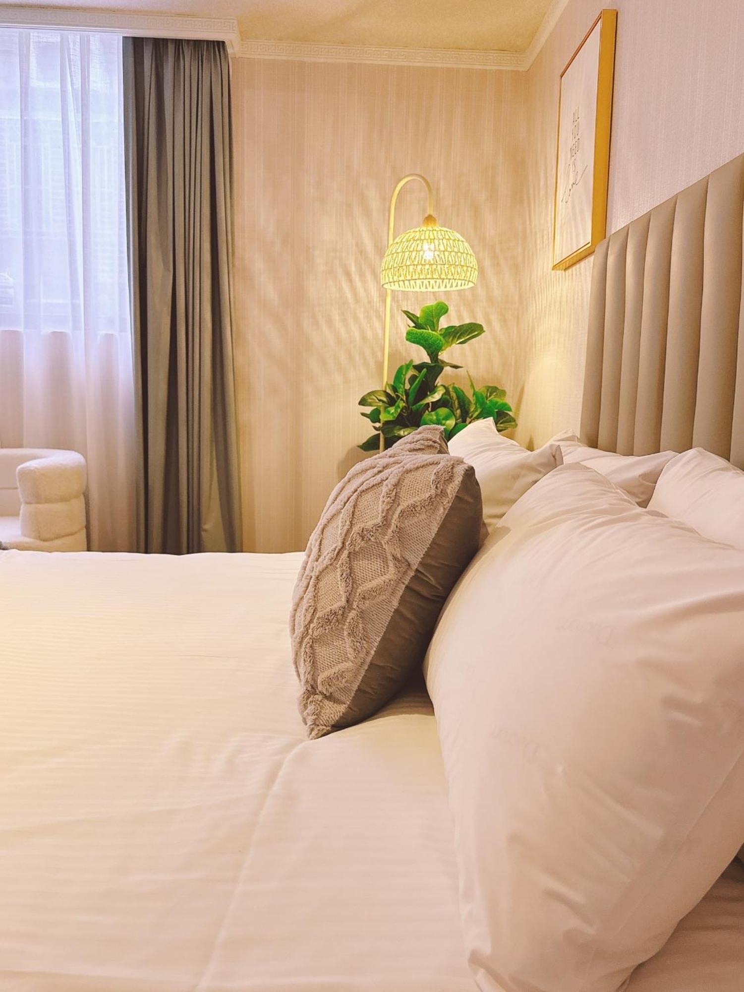 Meworld Hotel - Sanchong 타이베이 외부 사진